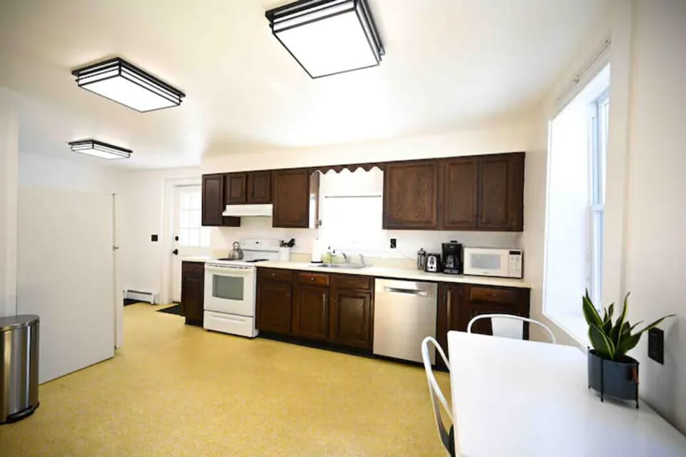 Fully Outfitted Kitchen: 1st Floor