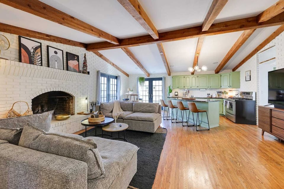 living room/kitchen dining