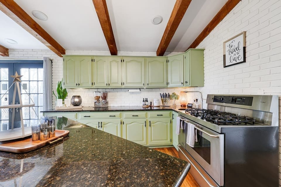 living room/kitchen dining
