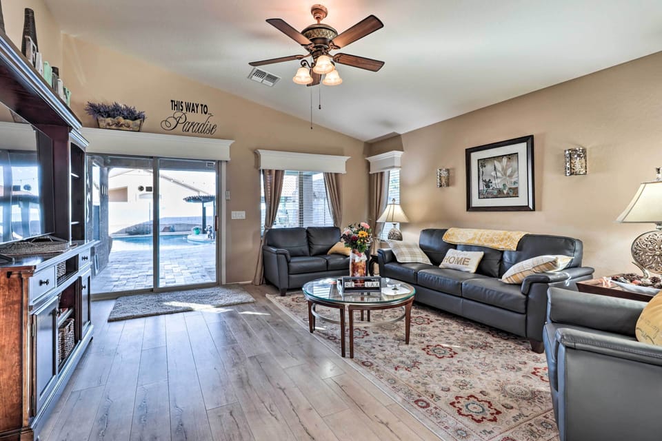 Living Room | Smart TV
