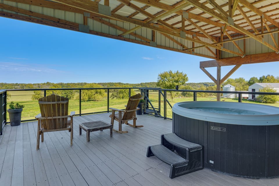 Mount Vernon Vacation Rental | 2BR | 1BA | 2 Stories | Stairs & Ladder Required