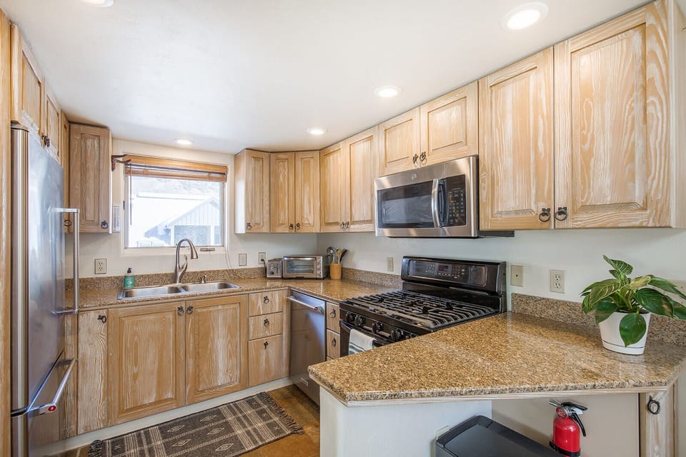 Kitchen (2)