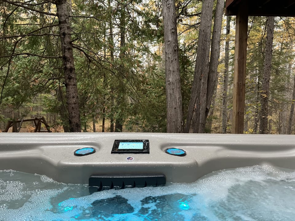 Change the light color on this 7 seater Viking Hot Tub to suit your mood.