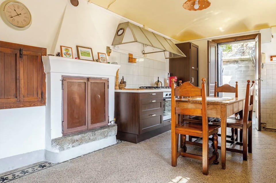 Looking northwest in the kitchen, just to the north of the dining room