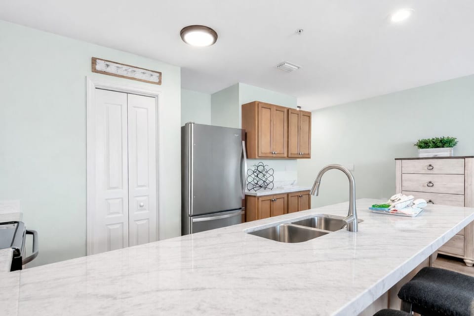 full kitchen with stainless steel appliances and quartz countertops