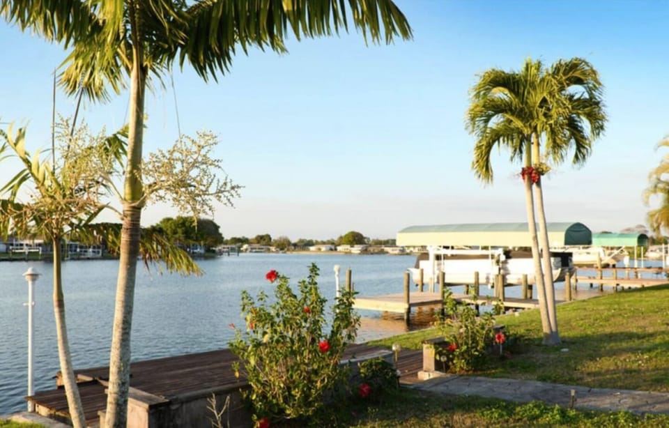2 backyard docks 
(dock chairs located on lanai/garage) 
