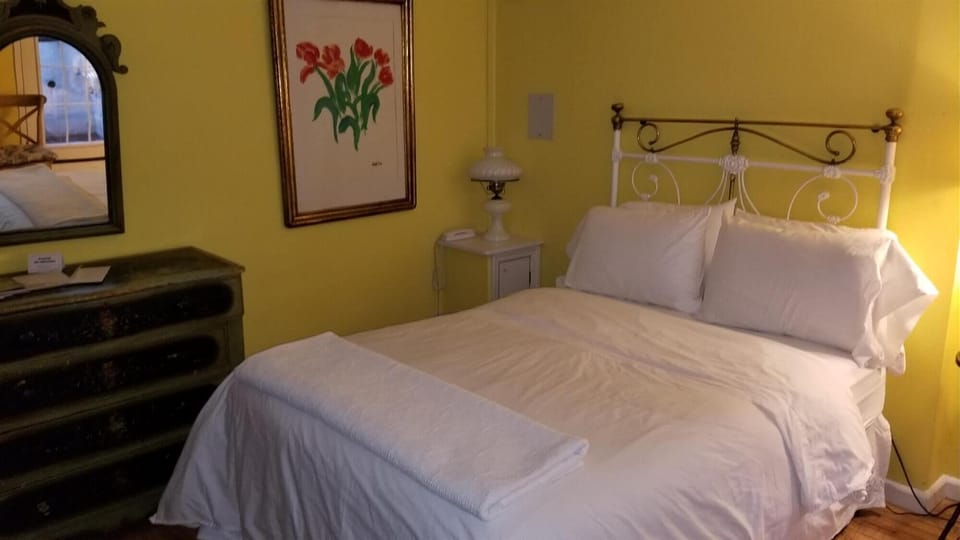 Garden Suite bed