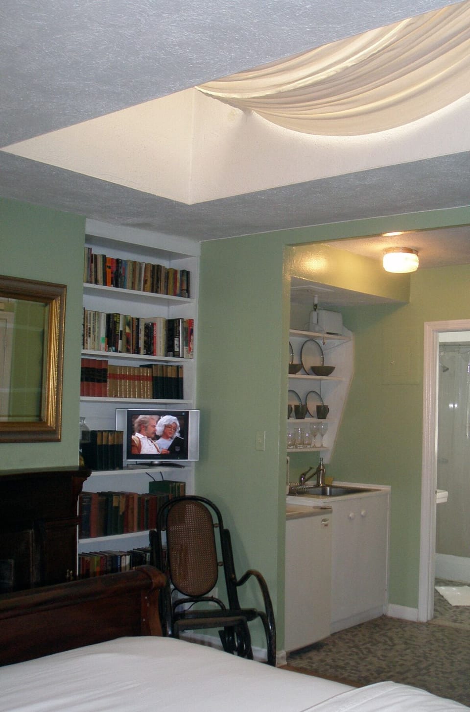 Lahore Suite kitchenette