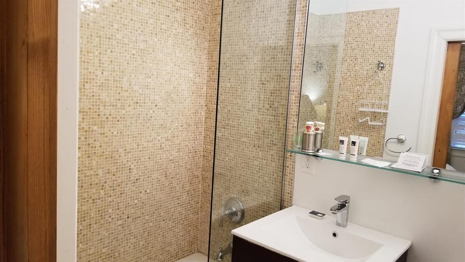 Surrey room bathroom