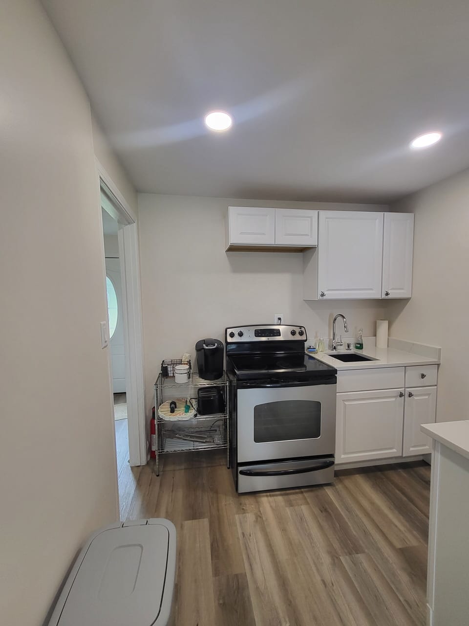 Save some money on eating out by cooking here in the full kitchen.