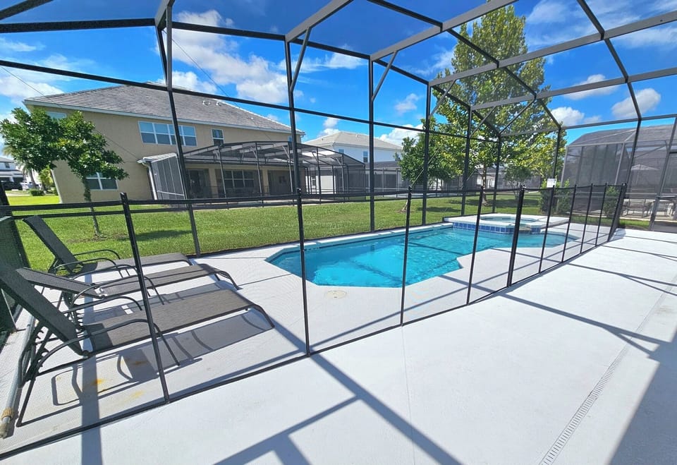 Private, Screened Pool, Child Safety Fence