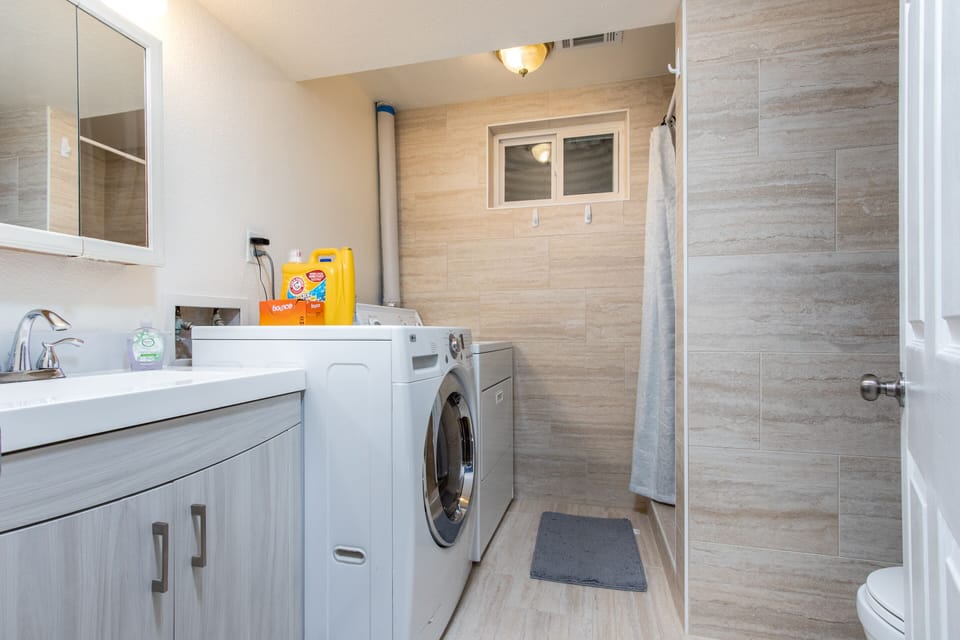 Bathroom with shower - Basement