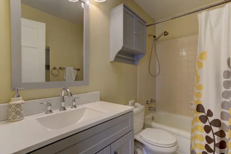 Main Floor Bathroom