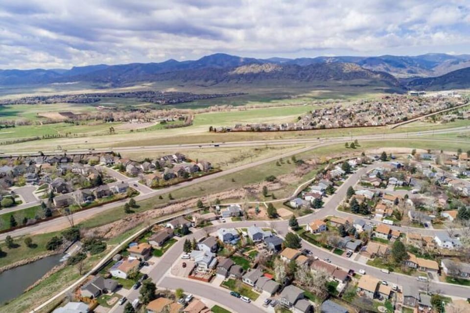 Colorado mountains and Red Rock within 45min driving distance