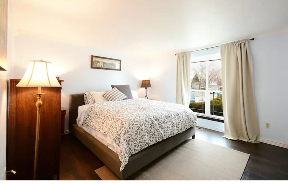 King Bedroom - Main Floor Master 