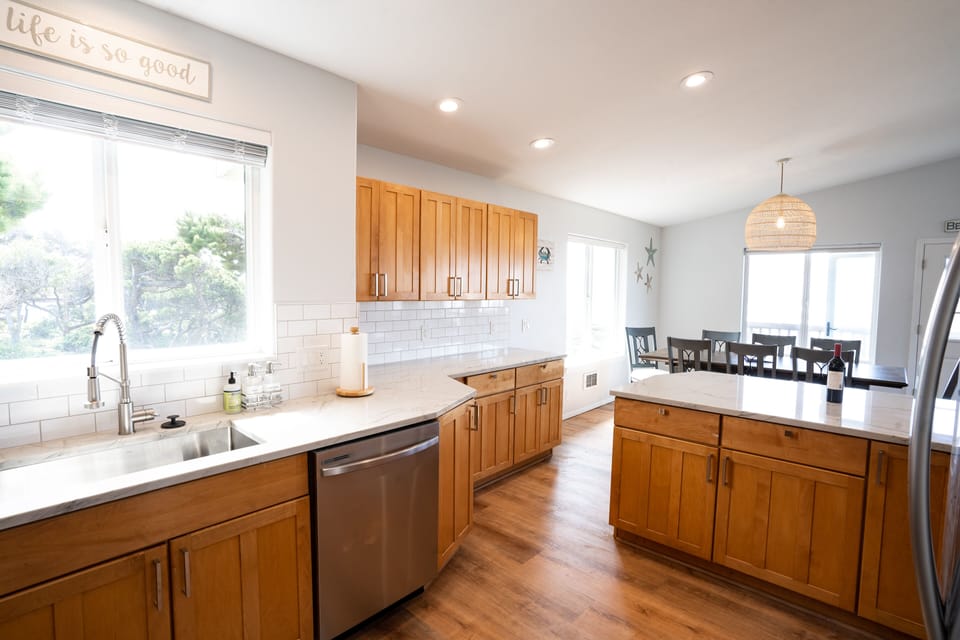 Newly update kitchen-quartzite countertops, new appliances, hardware and lights