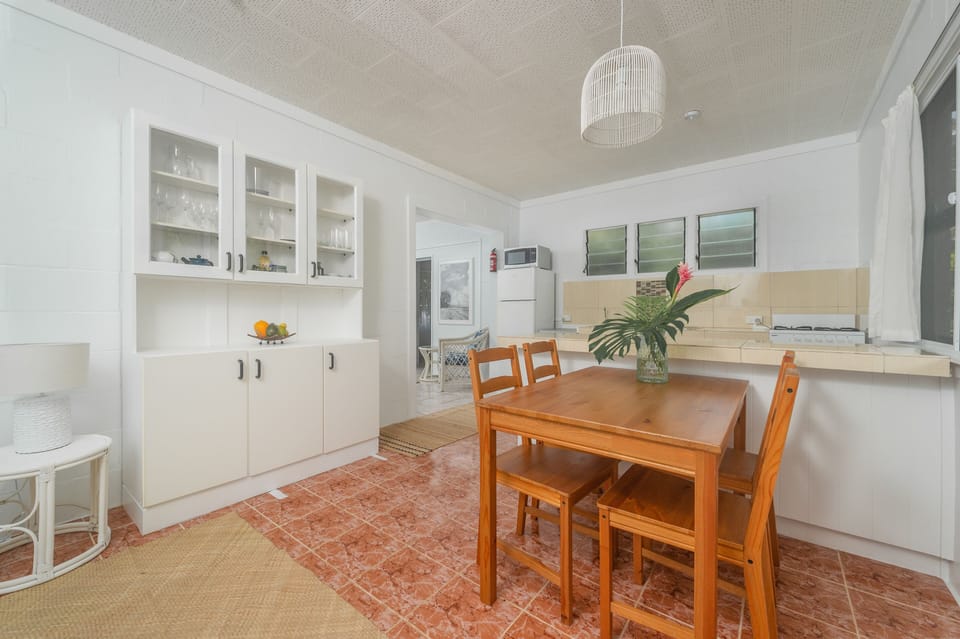 Fully equipped and spacious kitchen with a dishwasher.