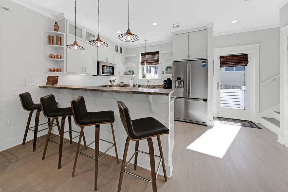 Kitchen w/ Barstools