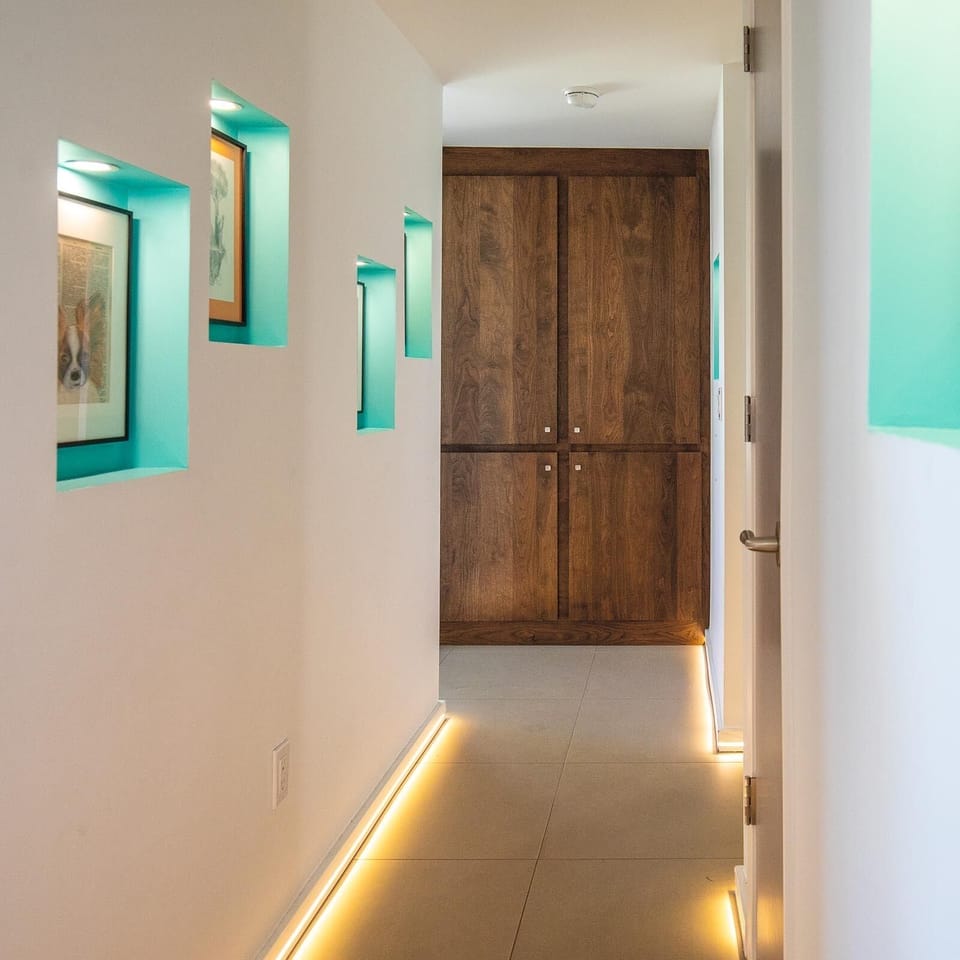 Hallway to bedrooms