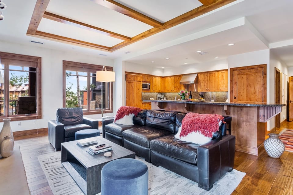 Indoors, Home Decor, Living Room, Furniture, Microwave