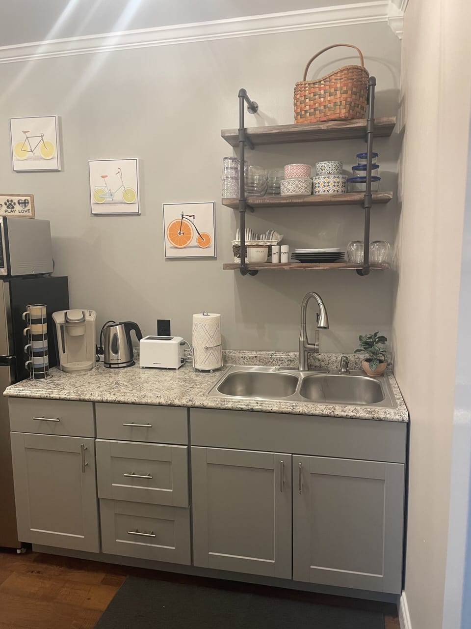 Kitchenette: Keurig, hot pot, toaster, microwave, refrigerator with freezer 