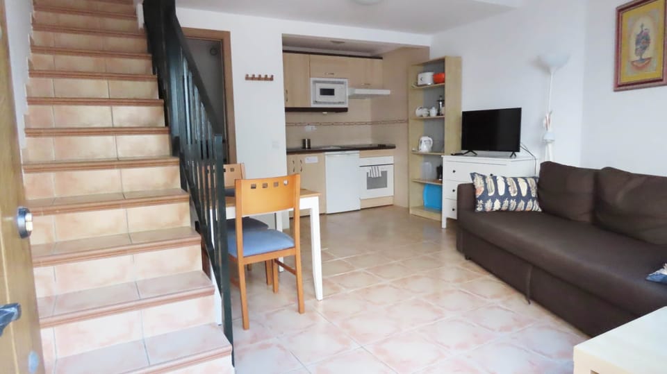 stairs and living room - Gotonerja