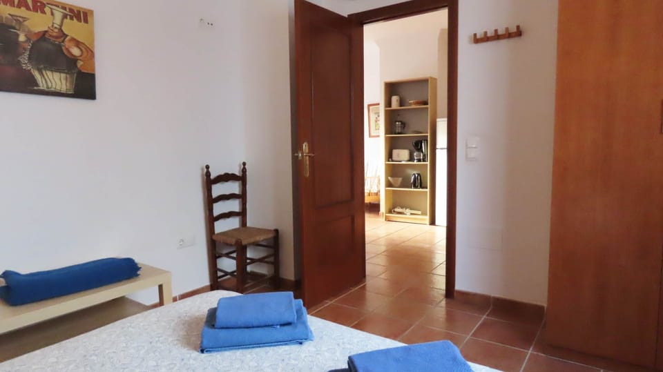 Bedroom 1 - Gotonerja (2)