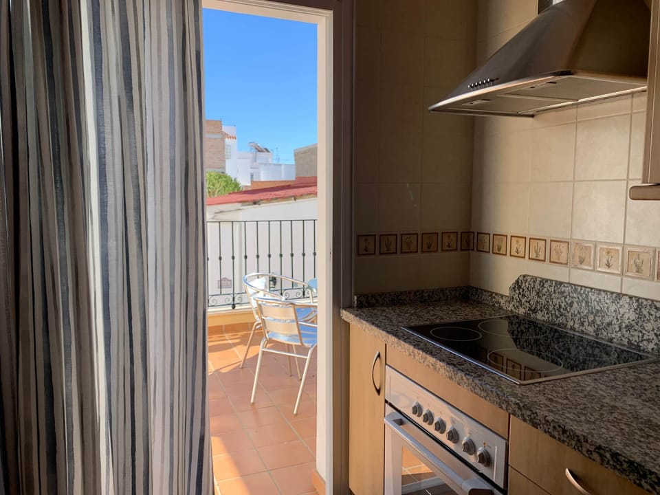 kitchen and balcony - Gotonerja