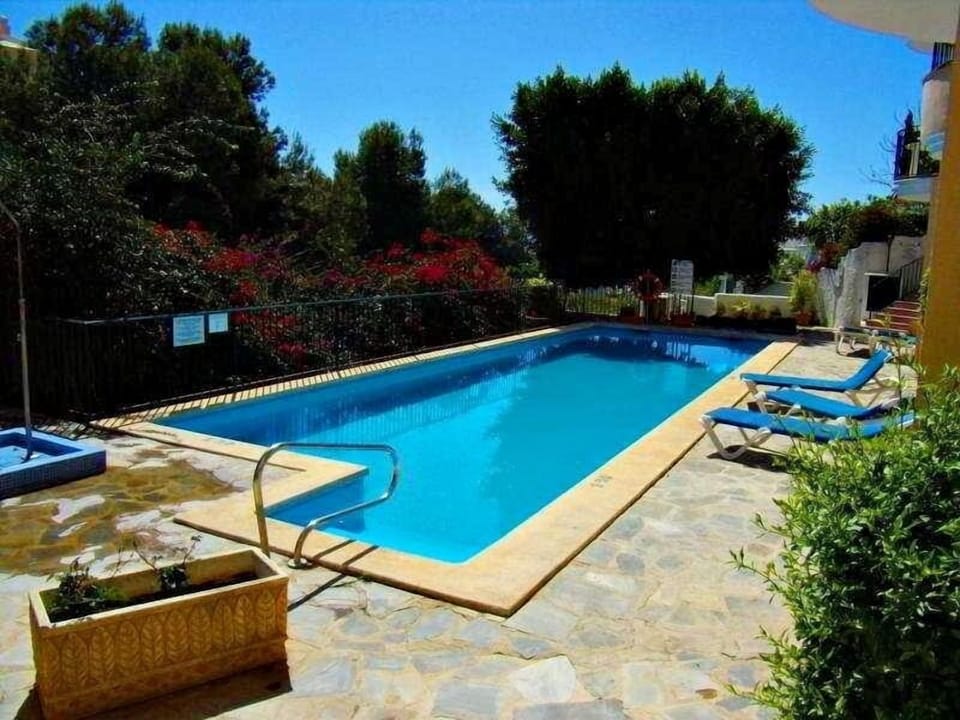 Pool area - Gotonerja (2)