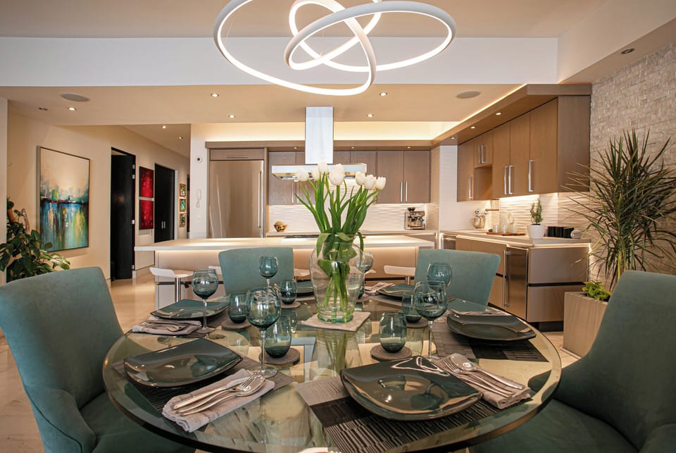 From Dining Toward Kitchen