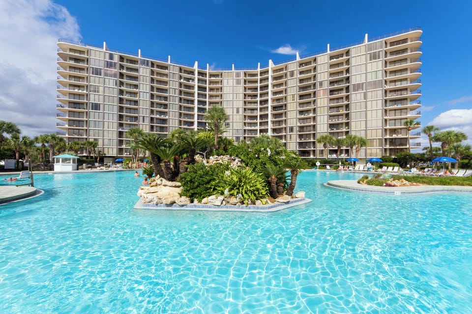 Huge lagoon pool at Edgewater Golf Villas