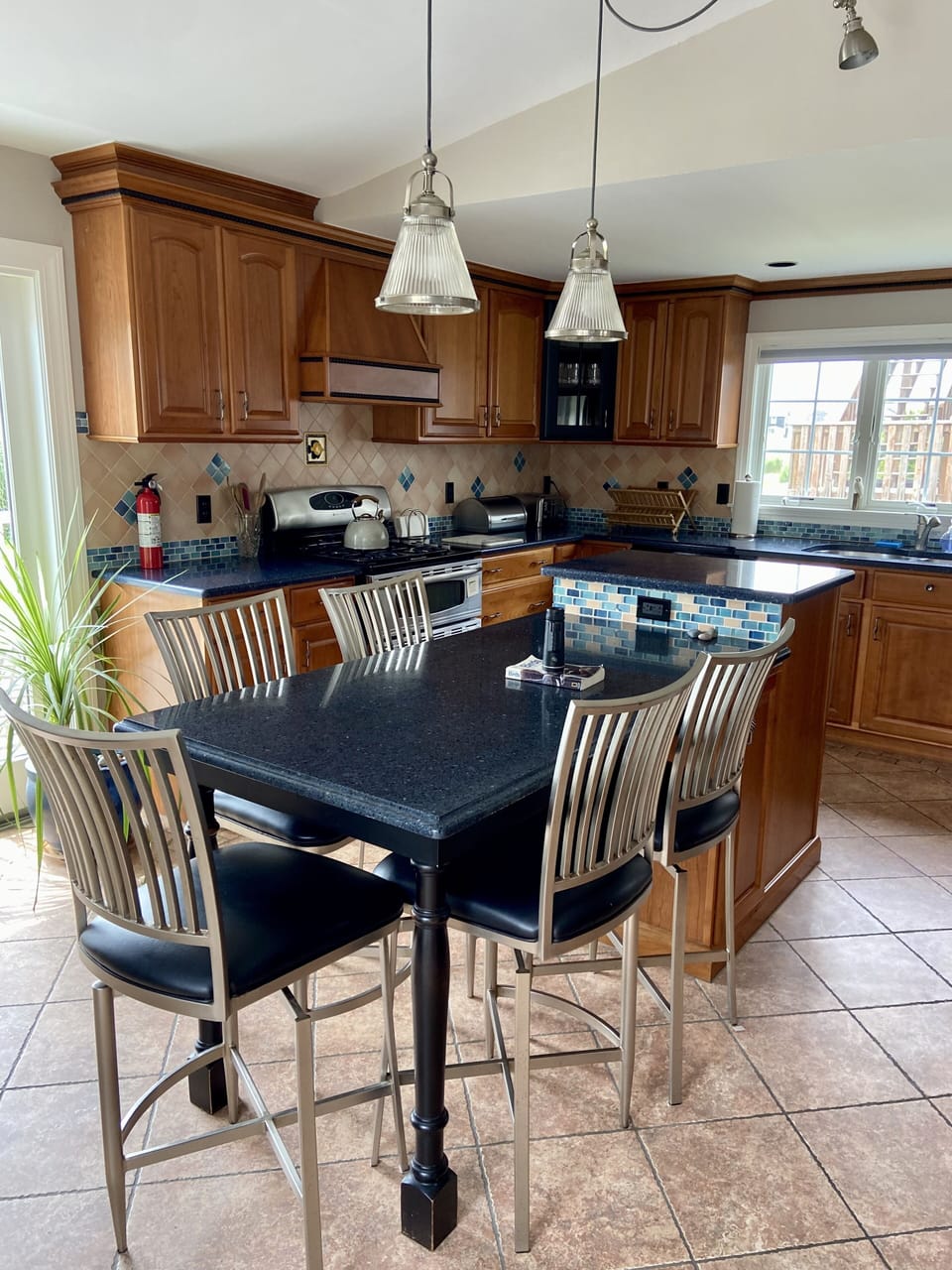 Seating for 5; great cross breezes from sliders and windows.
