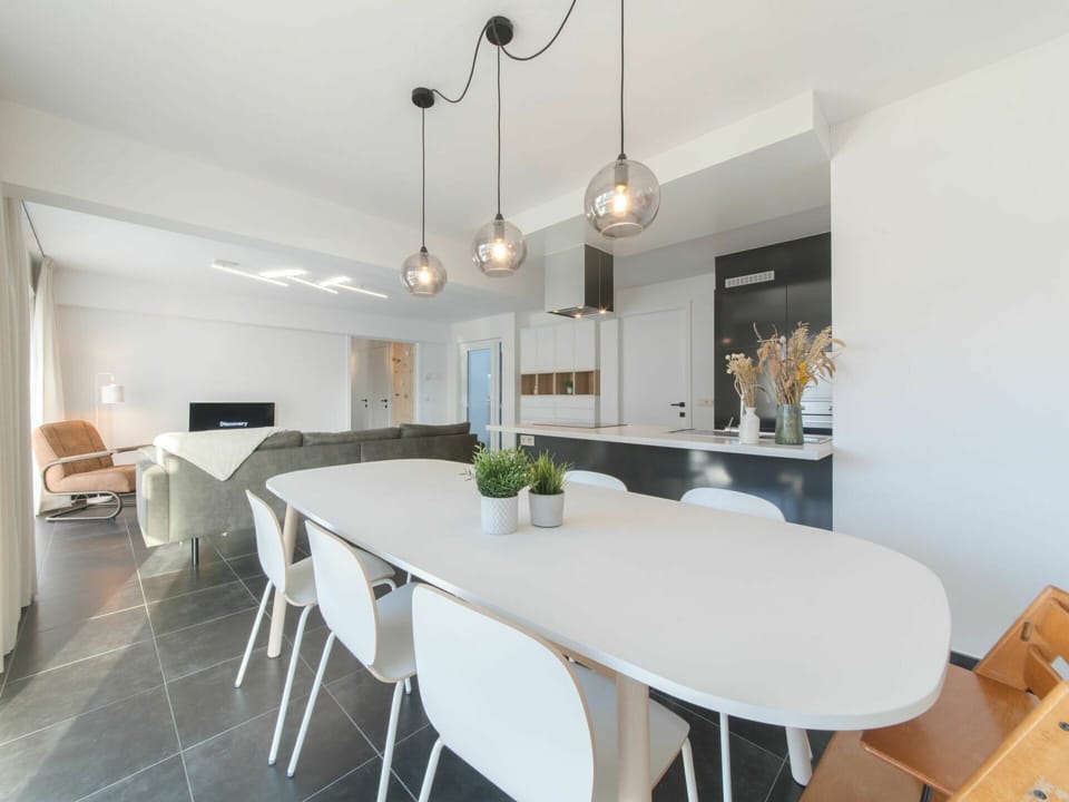 Table, Furniture, Property, Plant, Houseplant, Chair, Interior Design, Lighting, Wood, Flooring
