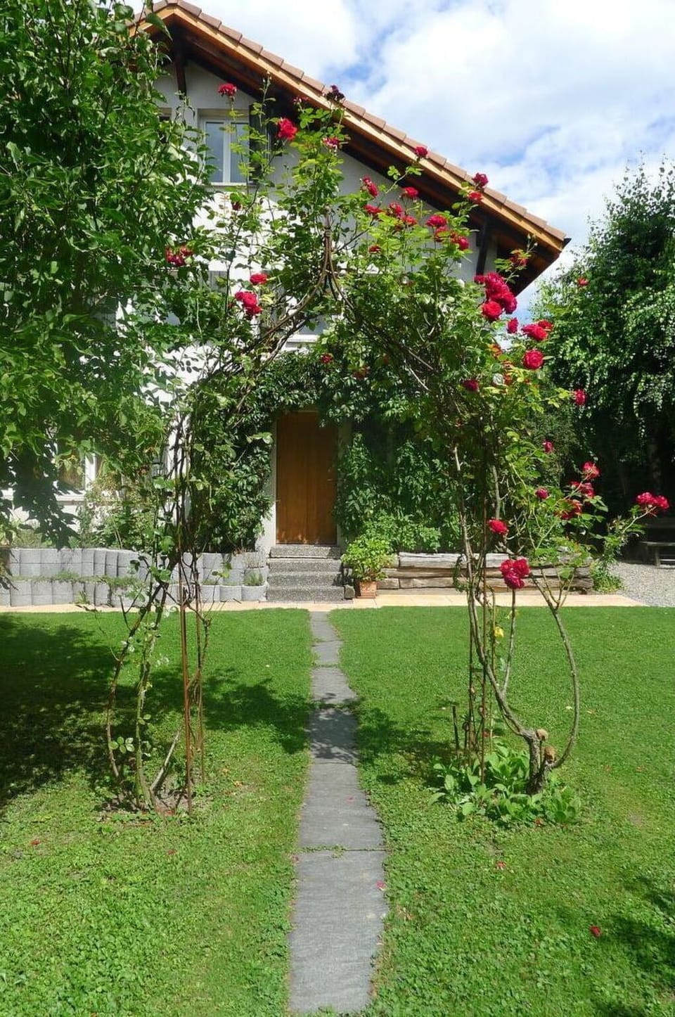 Plant, Flower, Building, Sky, Window, Cloud, Land Lot, Vegetation, Tree, House