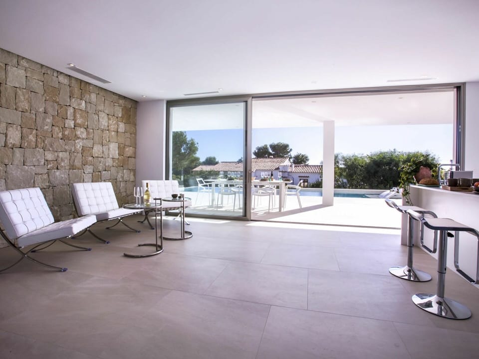 Furniture, Table, Property, Plant, Sky, Lighting, Interior Design, Flooring, Houseplant, Wood