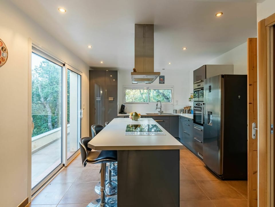 Building, Cabinetry, Countertop, Furniture, Wood, House, Table, Interior Design, Hall, Kitchen