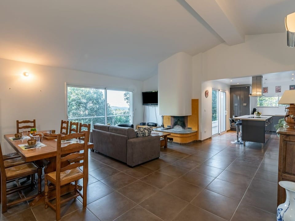 Table, Furniture, Wood, Living Room, Flooring, Floor, Building, Window, Couch, Real Estate