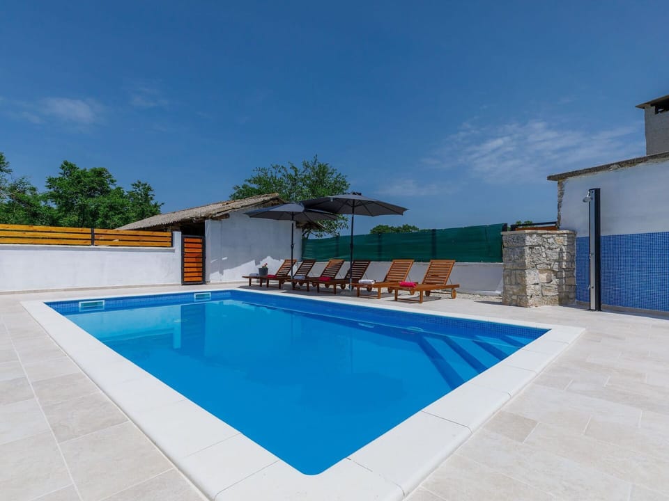 Sky, Water, Swimming Pool, Cloud, Azure, Shade, Building, Rectangle, Wood, Plant