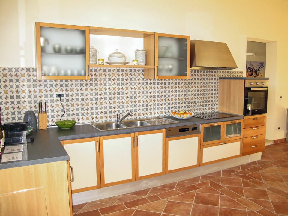 Cabinetry, Countertop, Tap, Sink, Kitchen Sink, Building, Plumbing Fixture, Kitchen, Wood, House
