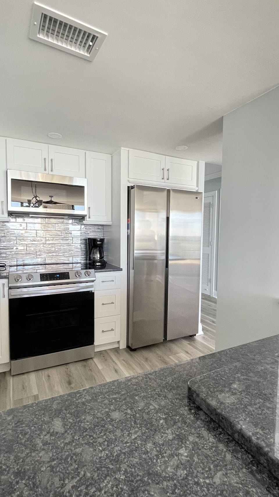 Stainless Steel top of the line Samsung Appliances! Convection with Air Fryer!