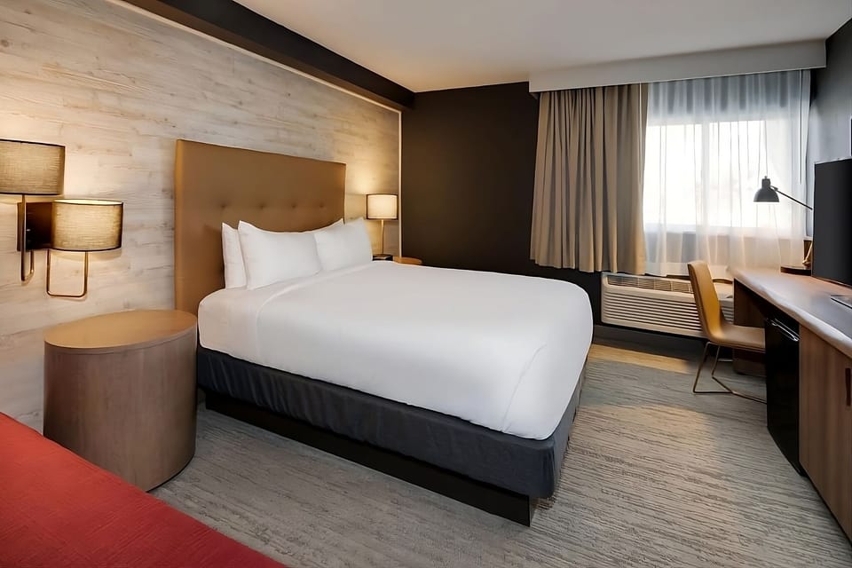 Unit with King size bed. The exact unit will be assigned upon arrival. Views, colors, and decor may vary