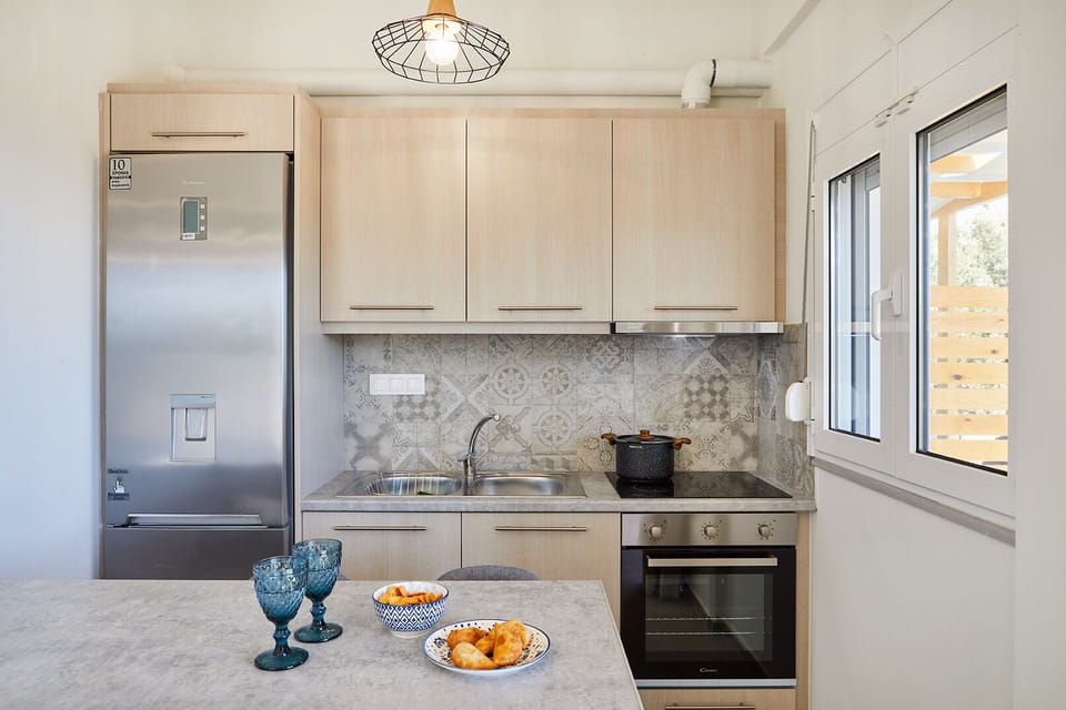 A fully equipped kitchen awaits you to prepare lovely meals!
