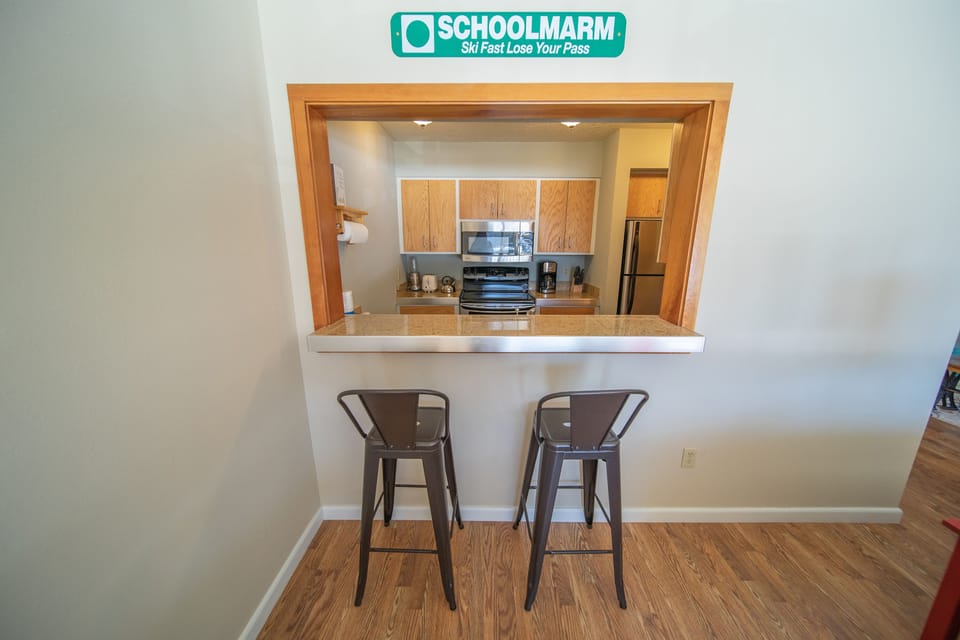 Convenient bar top seting