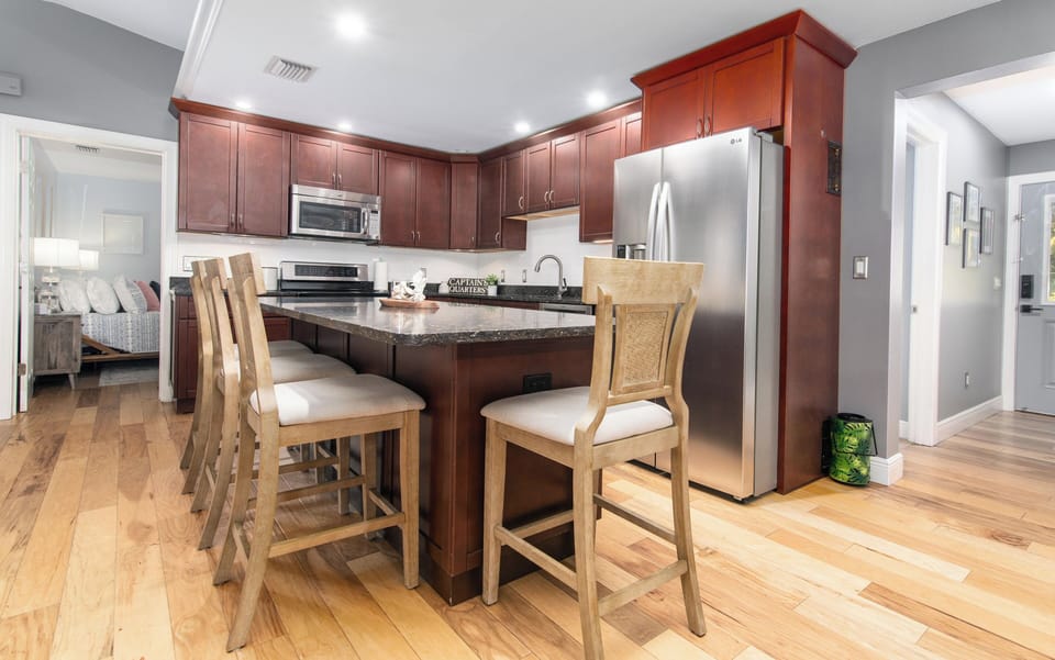 Eat-in Kitchen 