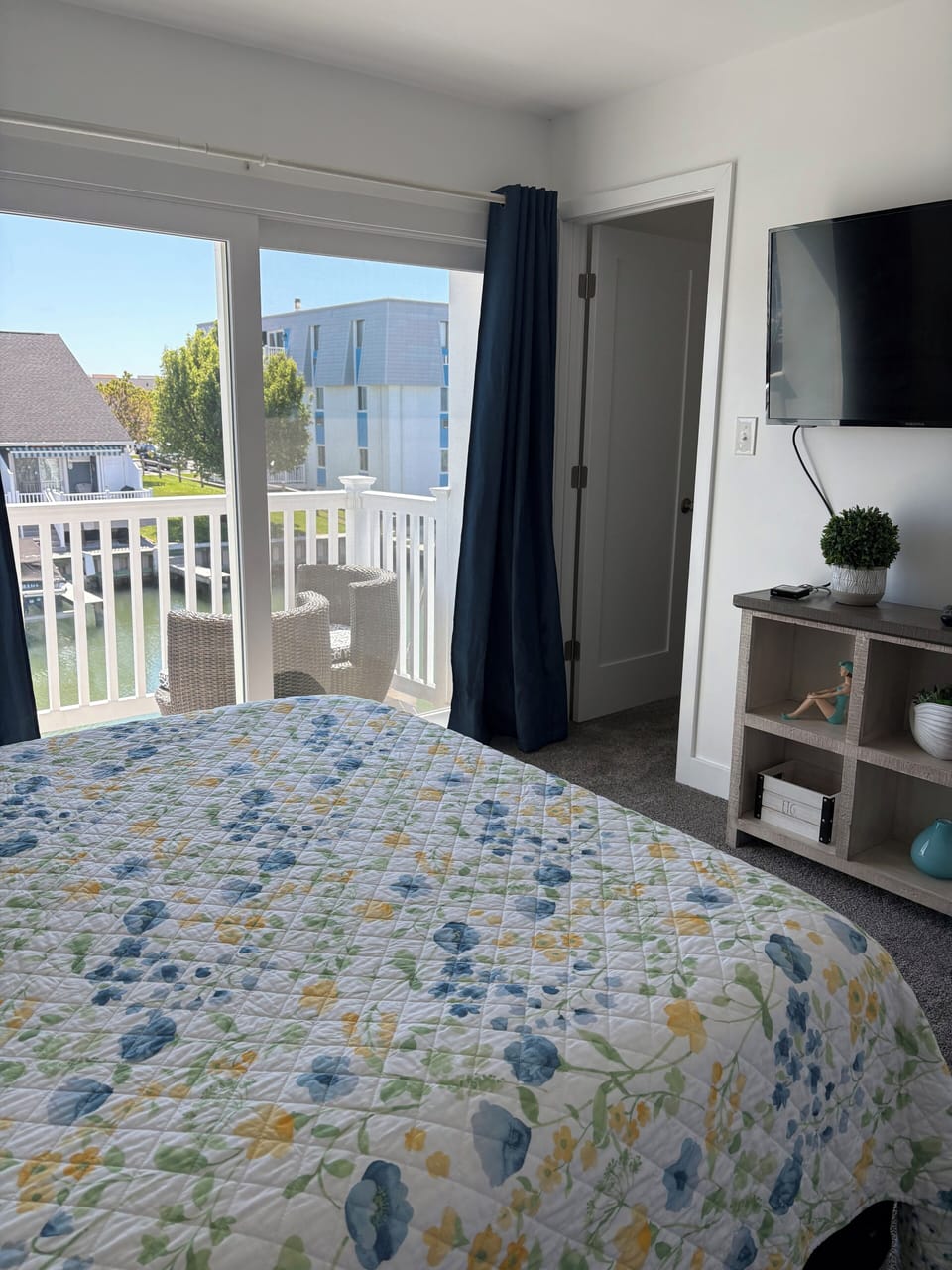 Master bedroom (photos updated 04/25)