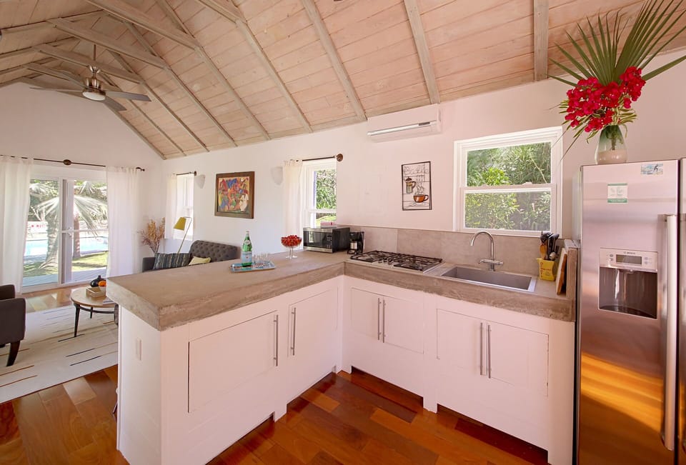 Kitchen island with hob