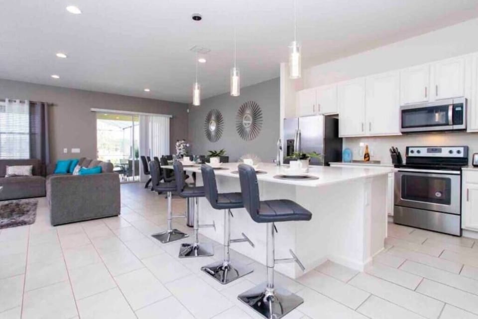 Kitchen & Great Room Area