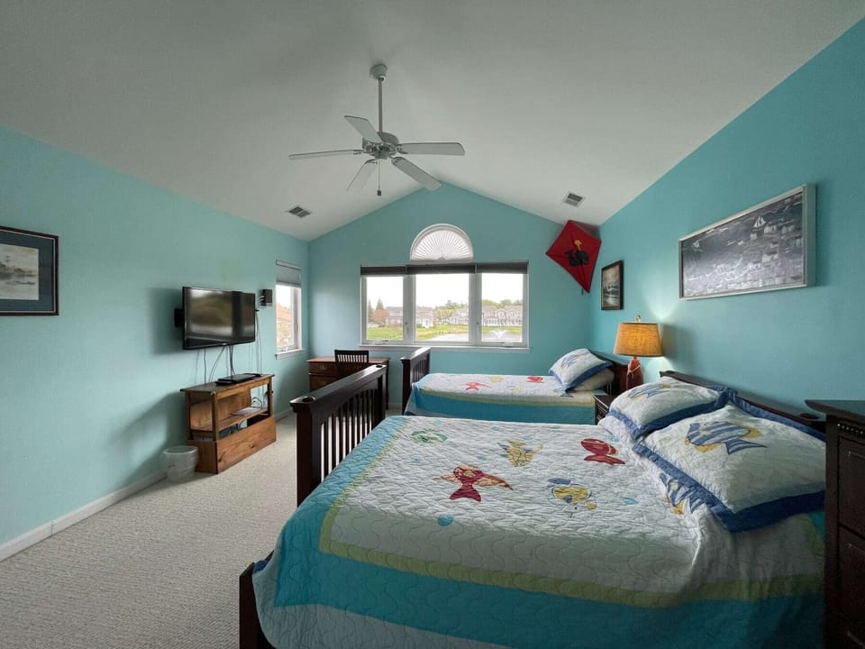 2nd floor bedroom pond side - Guest Bedroom 3