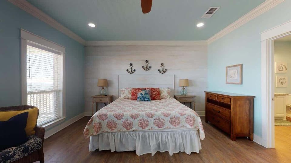 Master Bedroom located upstairs