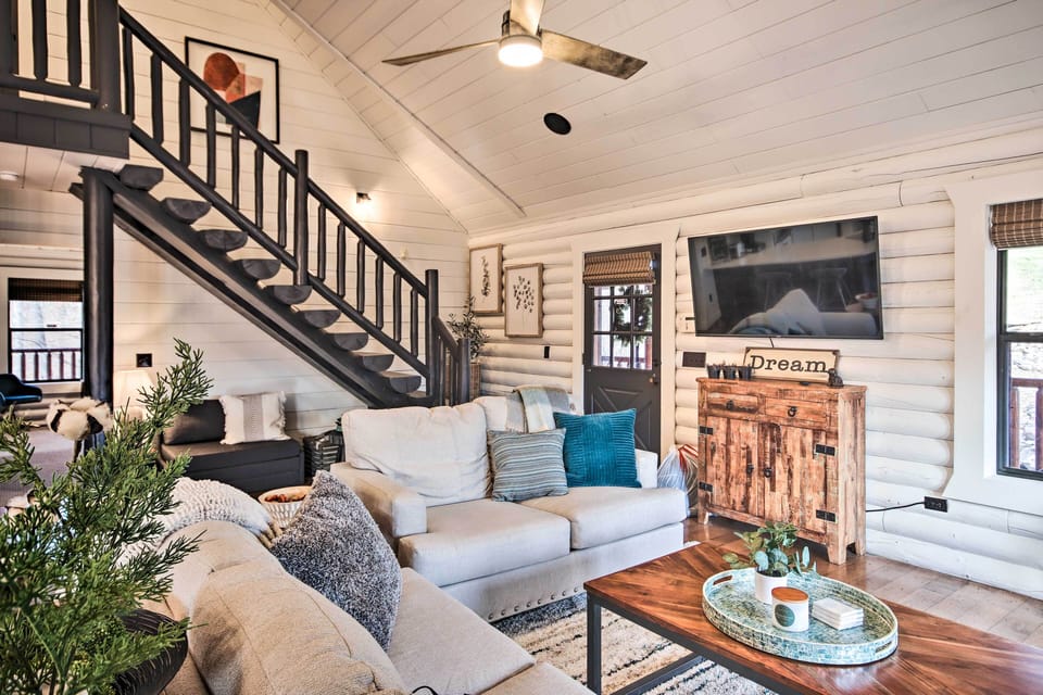 Sulphur Springs Vacation Rental | 2BR | 2.5BA | Step-Free Access | 1,650 Sq Ft